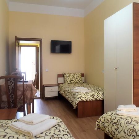 Apartment On Voloshyna Leopoli Esterno foto