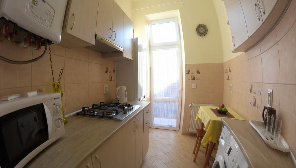 Apartment On Voloshyna Leopoli Esterno foto