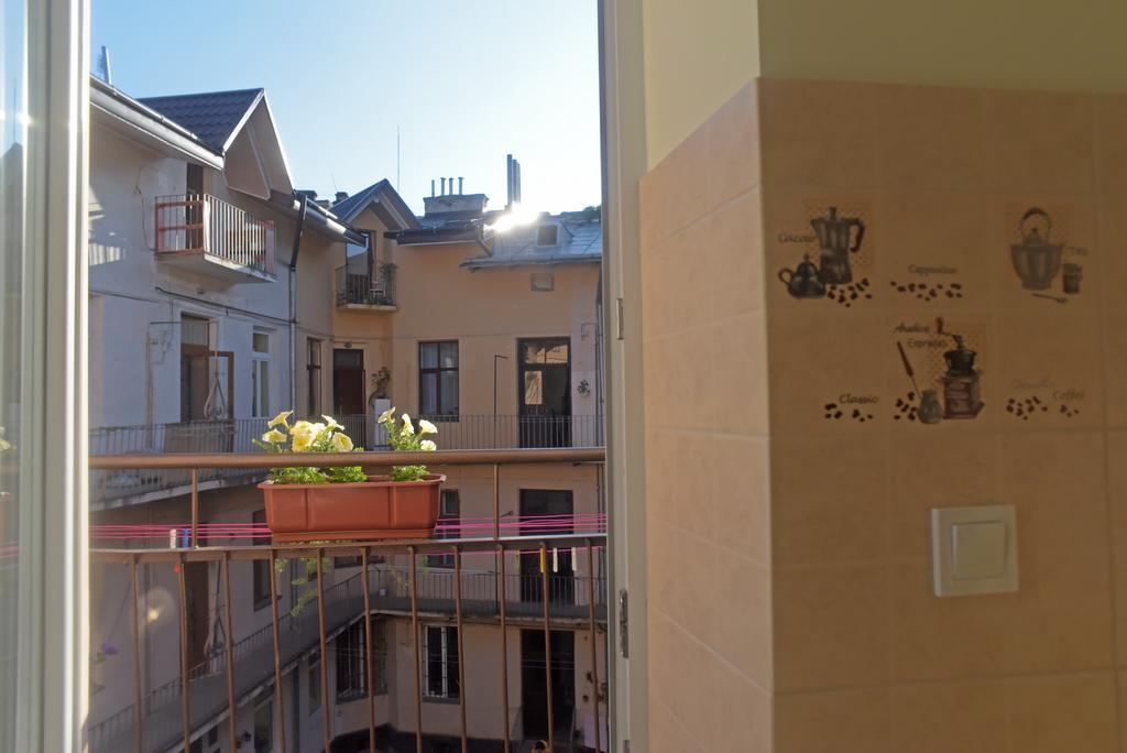 Apartment On Voloshyna Leopoli Esterno foto